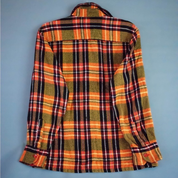 Vintage wool flannel in a vibrant plaid. Orange/red in excellent condition. - Picture 3 of 4